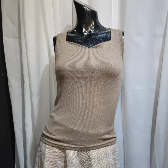 [BUNJANG] Queensneck Ribbed Sleeveless Top Khaki / 퀸즈넥 골지 카키 나시