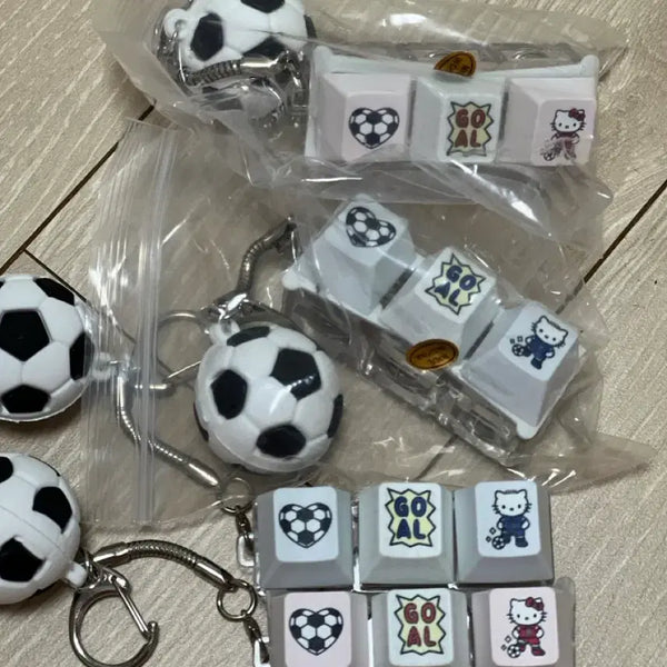 [BUNJANG] Hello Kitty Soccer Ball Keycap Keychain / LED 헬로키티 축구공 키캡 키링-새상품