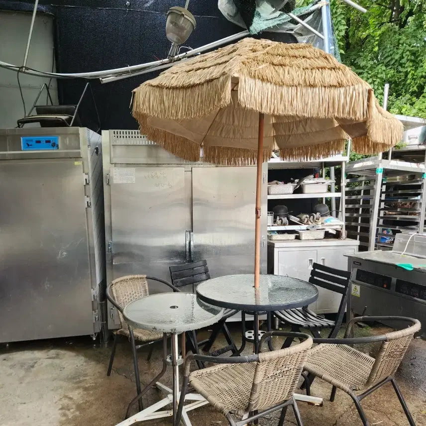 [BUNJANG] Grass Parasol Table Set with 4 Chairs / 잔디 파라솔 테이블2 세트의자4개