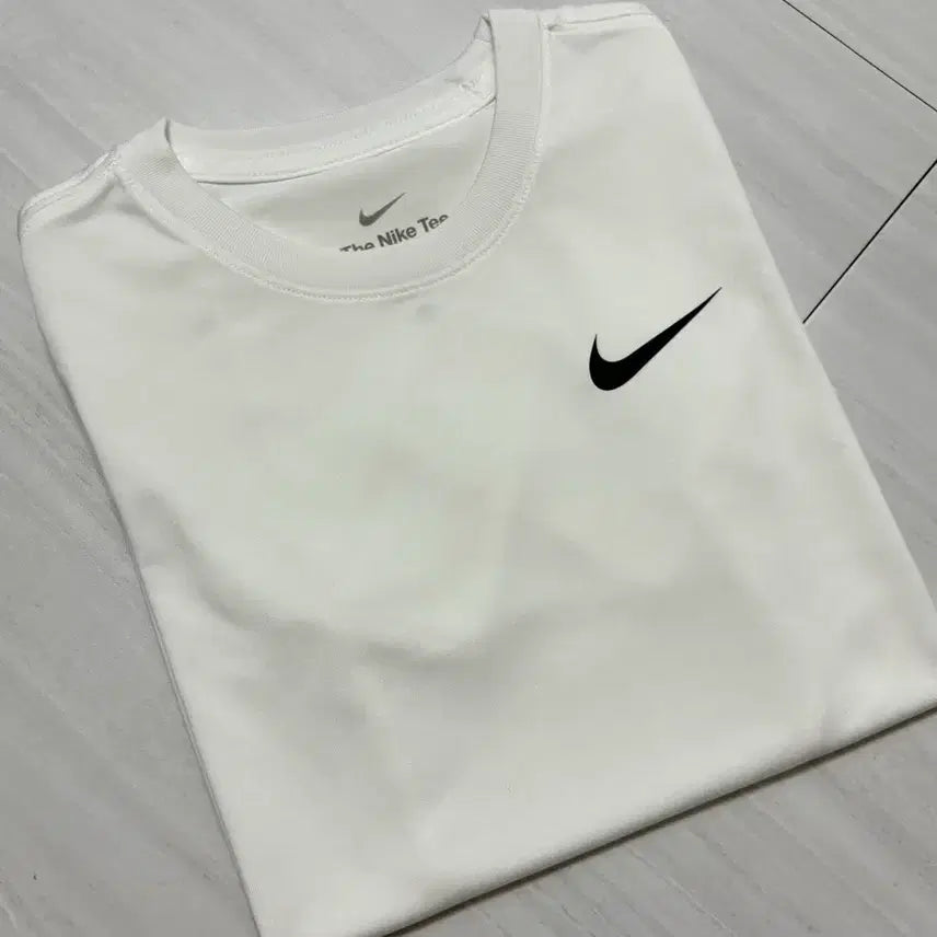 [BUNJANG] Nike Dri-FIT Legend Short Sleeve T-Shirt White S / 나이키 드라이핏 레전드 반팔 티셔츠 화이트 S