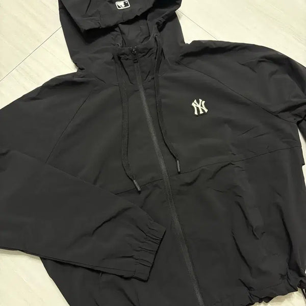 [BUNJANG] MLB Women's Basic Windbreaker Black XS / MLB 여성 베이직 바람막이 블랙 XS