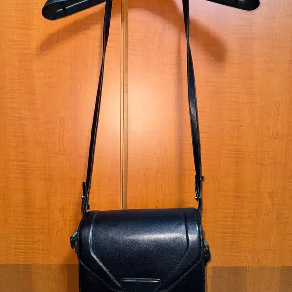 [BUNJANG] Finn Esker Leather Crossbody Bag Black / 핀 에스커 레더 크로스백 블랙