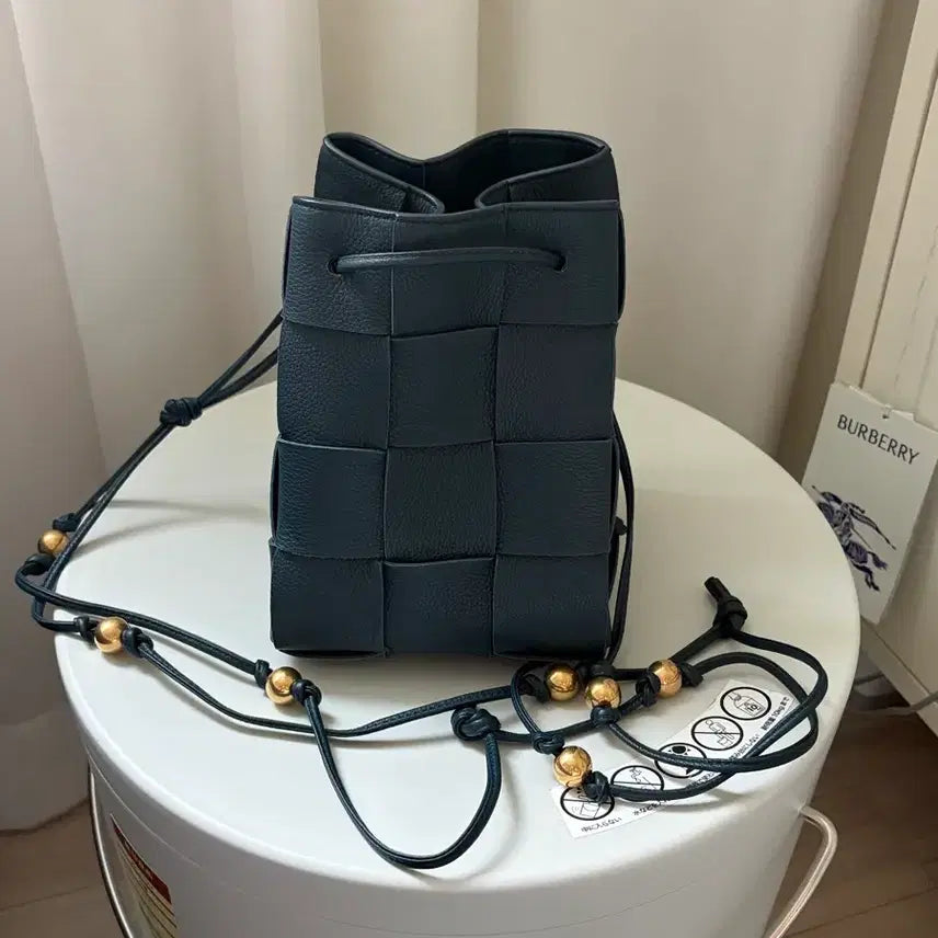 [BUNJANG] Bottega Veneta Intrecciato Bucket Bag Deep Blue / 보테가베네타 인트레치아토 버킷백 딥블루