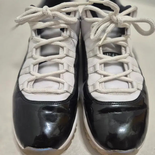 [BUNJANG] Nike Air Jordan 11 Retro 'Iridescent' Men's Shoes (Size 295) / 조던 11 로우 이리디센트 295