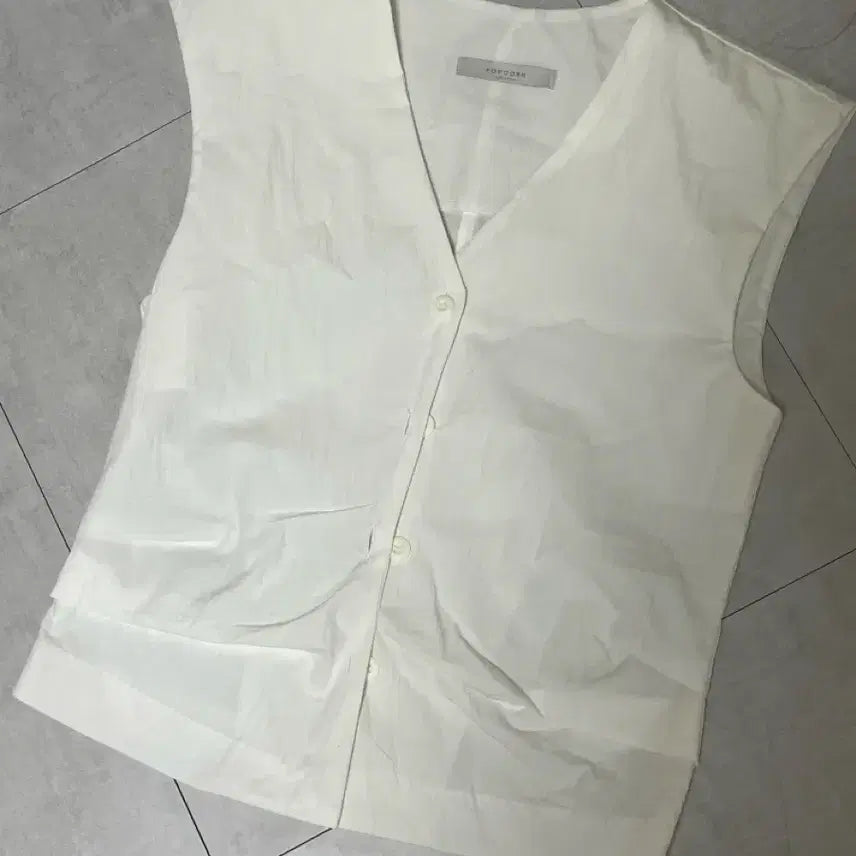 [BUNJANG] White Sleeveless Blouse / 화이트 민소매 블라우스