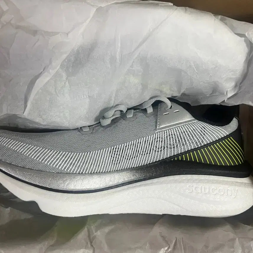 [BUNJANG] Saucony Endorphin Azura Running Shoes / 써코니 엔돌핀 아주라 260 새상품