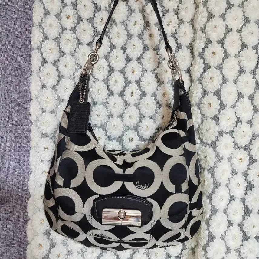[BUNJANG] Coach Signature Shoulder Bag / 코치 시크니처 숄더백