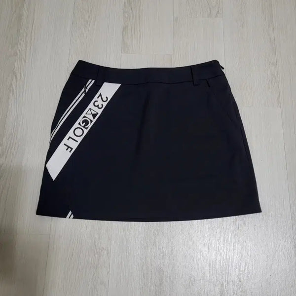 [BUNJANG] Golf Skirt with Back Banding and Brand Logo / 골프스커트