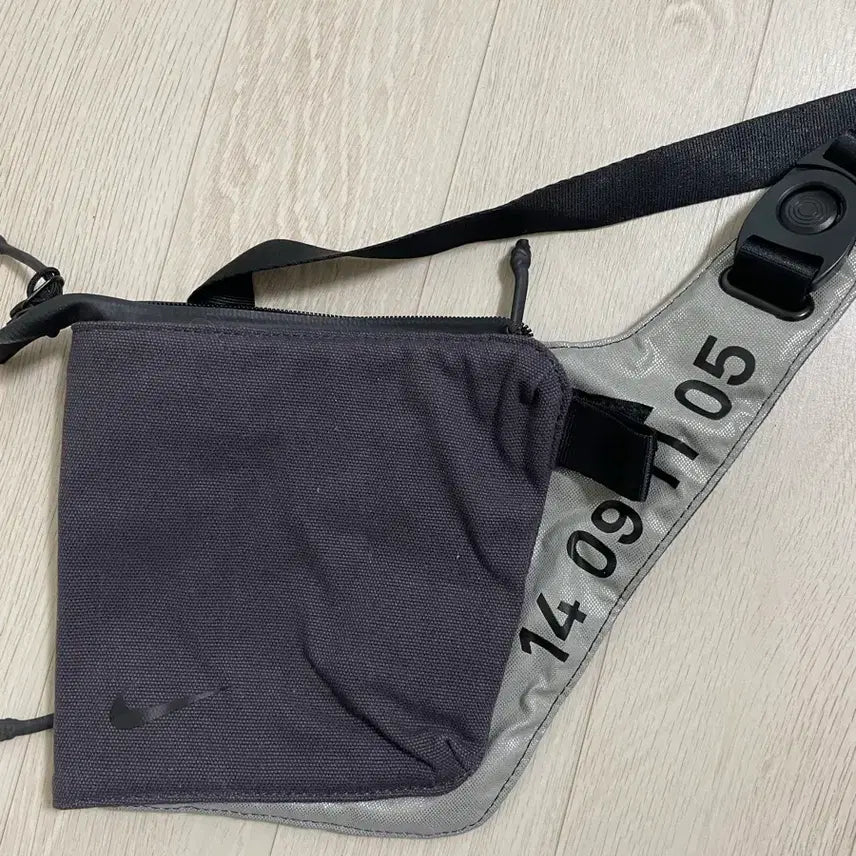 [BUNJANG] Nike Tech Crossbody Bag / 나이키 크로스바디 테크백