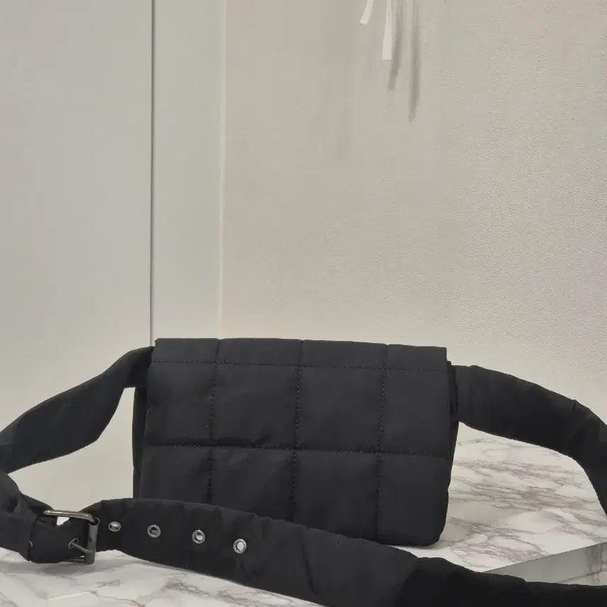[BUNJANG] Quilted Crossbody Bag Black / 블랙 패딩 퀼팅 크로스백