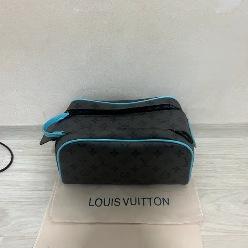 [BUNJANG] Louis Vuitton Monogram Pouch Black/Blue / 루이비통 모노그램 파우치 블랙/블루