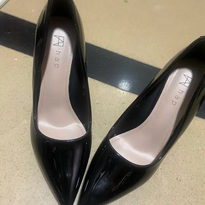 [BUNJANG] HAP Enamel Low Heel Shoes 225-230 / 햅 HAP 에나멜 구두 225~230