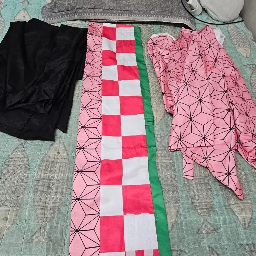 [BUNJANG] Demon Slayer Nezuko Cosplay Outfit (Size S) / 귀칼 귀멸의 칼날 네즈코 코스프레 기본 의상 코스의상 S사이즈 팔거나 교환