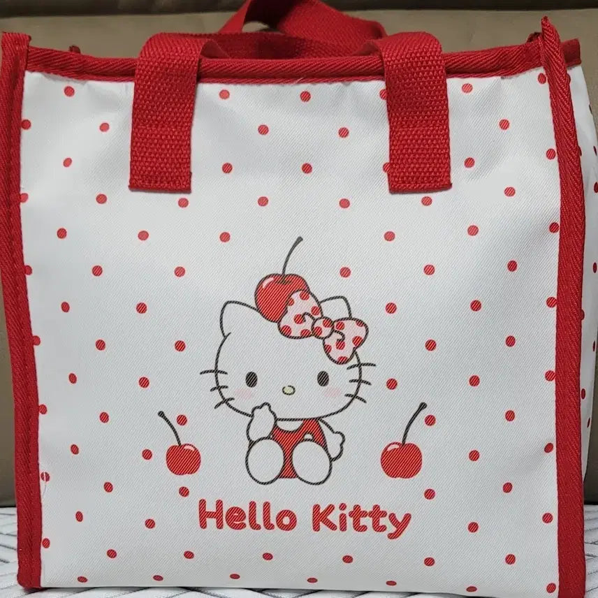 [BUNJANG] Sanrio Hello Kitty Red Cherry Tote Bag / 산리오 정품 헬로키티 레드체리 토트백(새상품)