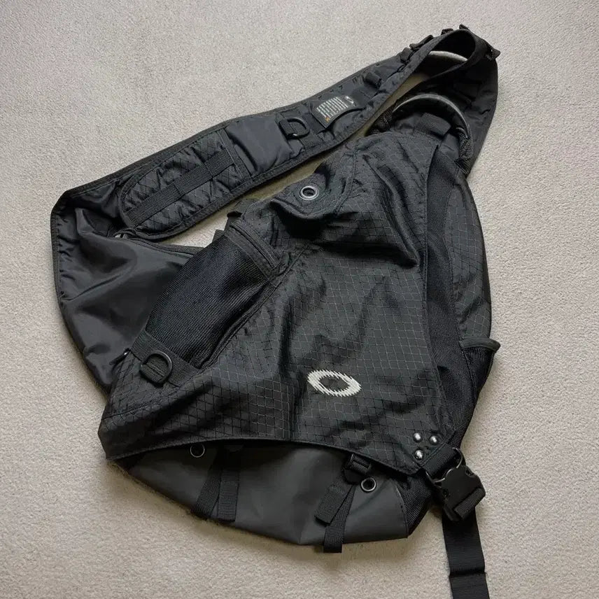 [BUNJANG] Oakley Sling Bag - Black / 오클리 슬링백 -블랙