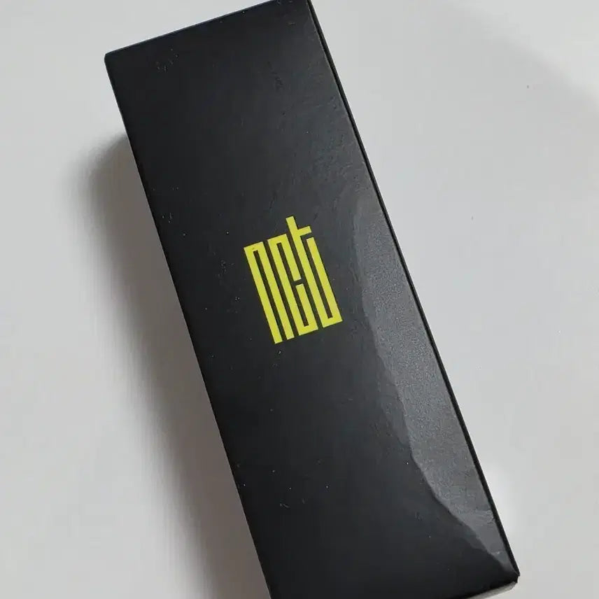 [BUNJANG] NCT Lightstick Lip Balm (Sealed) / (새상품) 엔시티 응원봉 립밤 믐뭔봄 아모레 sm nct