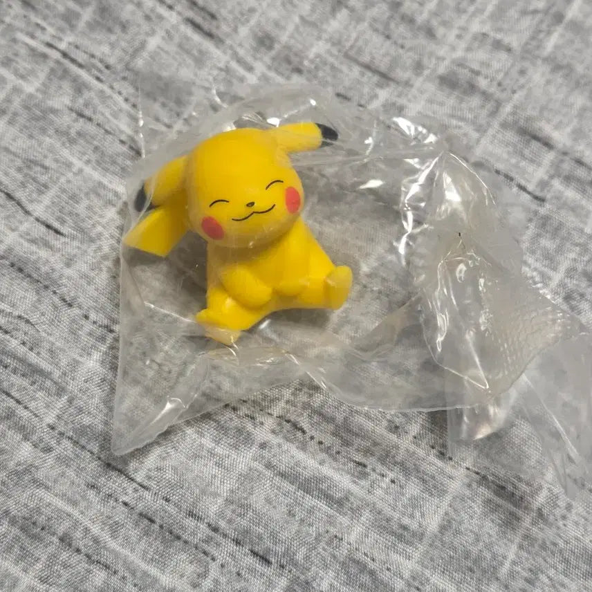 [BUNJANG] CU Pokémon Pikachu Ice Ball Figure / CU 아이스볼 포켓몬스터 피카츄 피규어