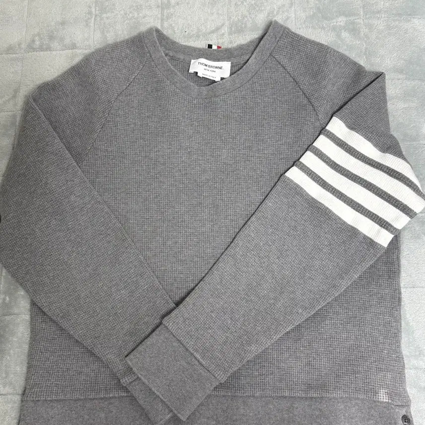 [BUNJANG] Thom Browne Diagonal Stripe Sleeve Waffle Sweatshirt / 톰브라운 사선완장 와플 맨투맨