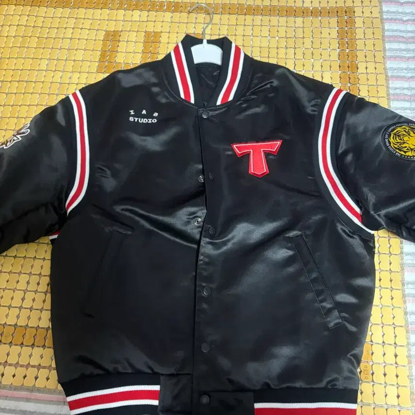 [BUNJANG] Kia Tigers 25th Anniversary Jacket with 2024 Champion Hat / 기아 자켓 L + 기아 24 챔피언 모자