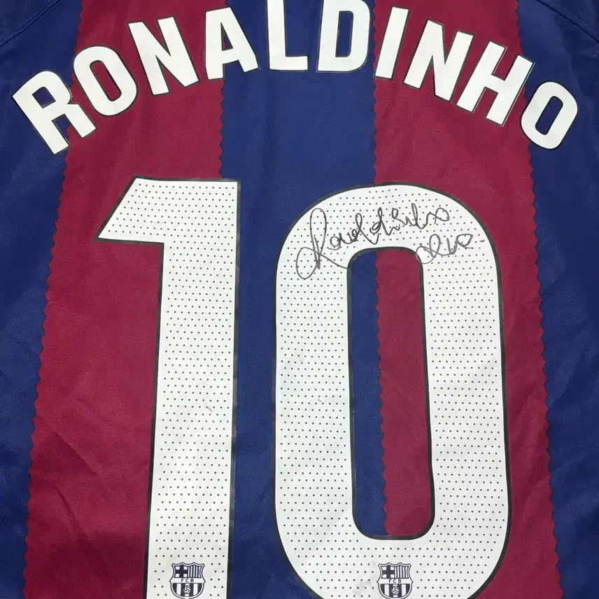 [BUNJANG] 2023-24 Ronaldinho Signed Barcelona FC Replica Jersey / 23-24 호나우지뉴 사인 유니폼 교환