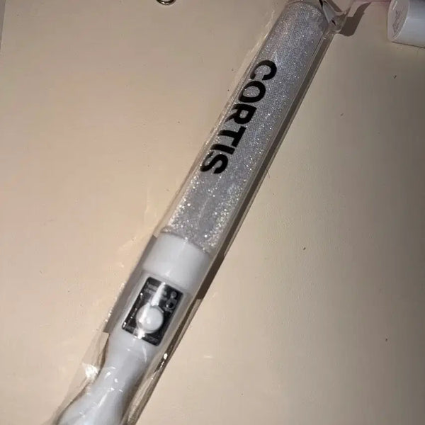 [BUNJANG] Curtiss Temporary Light Stick - 1st Album 'Color Outside the Lines' Sealed / 미개봉 코르티스 임시응원봉 1집
