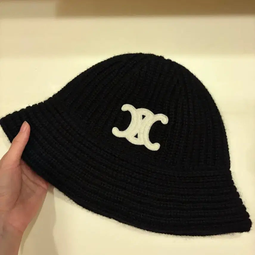 [BUNJANG] Celine Triomphe Knit Bucket Hat / 셀린느 트리오페 니트 버킷햇
