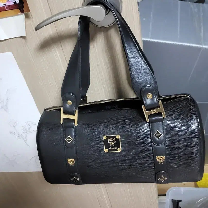 [BUNJANG] MCM Black Leather Shoulder Bag / 엠씨엠 가방 성주택 있어요