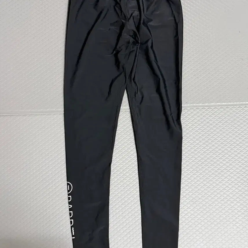 [BUNJANG] Barrel Water Leggings Black / (Free) 배럴 워터 레깅스 블랙
