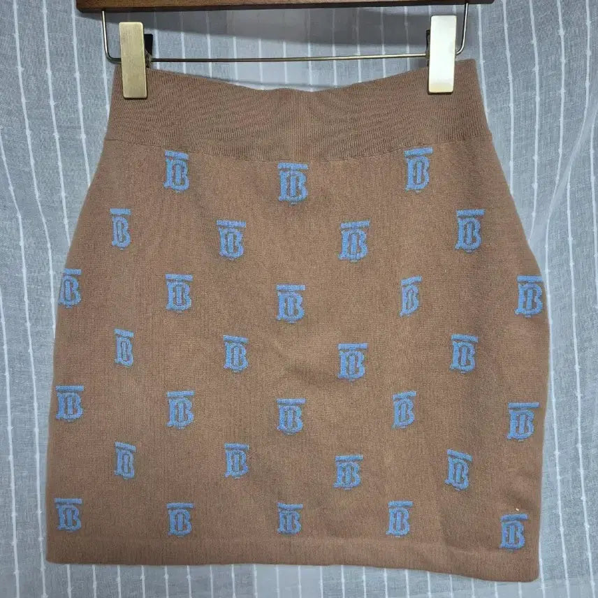 [BUNJANG] Burberry BB Logo Knit Skirt / 버버리 BB 로고 니트 스커트