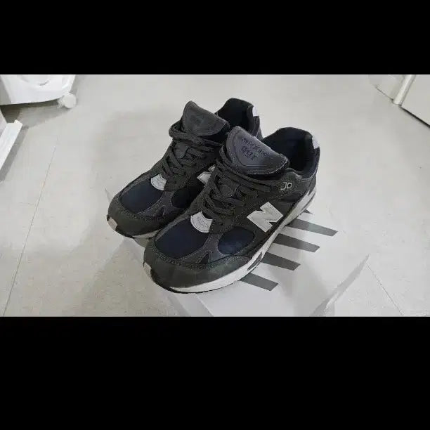 [BUNJANG] New Balance 991v1 M991DGG Smoked Pearl Sneakers UK 7 (255mm) / 뉴발란스 991v1 (M991DGG) UK7, 255mm