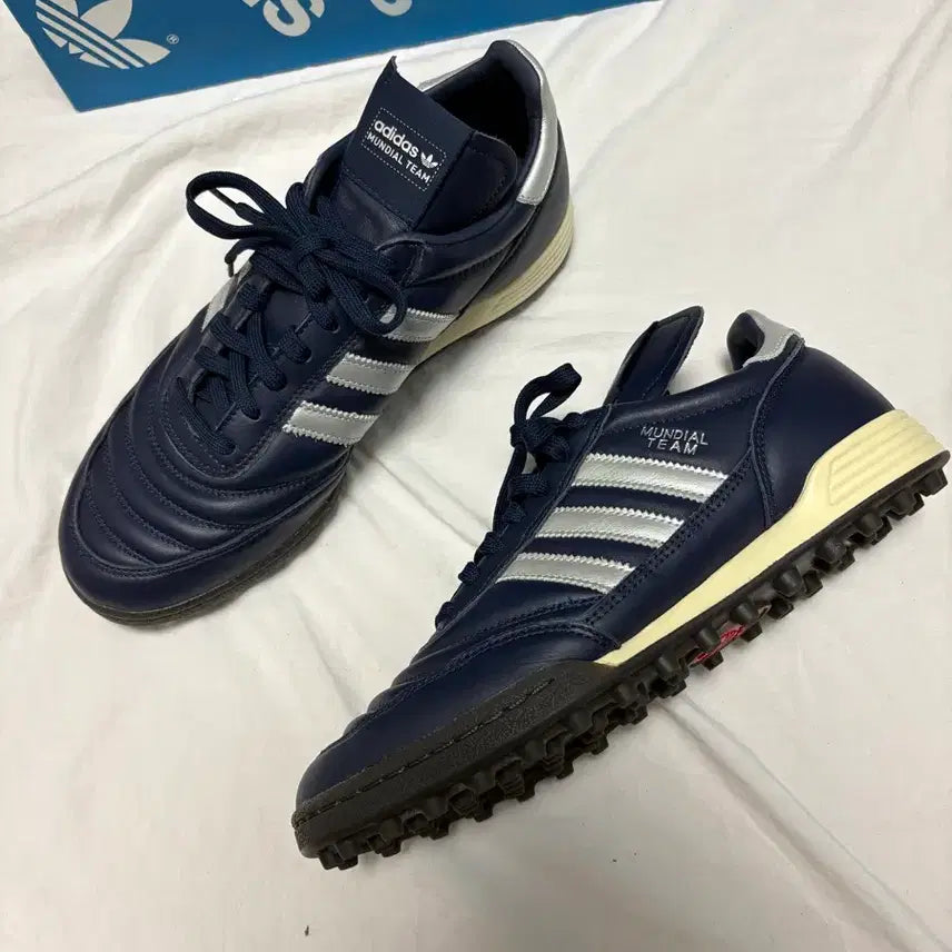 [BUNJANG] Adidas Mundial Team Navy Silver Futsal Shoes Kangaroo Leather Size 270 / [새상품/270] adidas 아디다스 문디알 팀 네이비 실버 풋살화 캥거루가죽