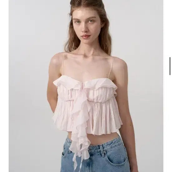 [BUNJANG] The Barnet Frill Tiered Sleeveless Blouse / 더바넷 프릴 티어드 슬리브리스 블라우스