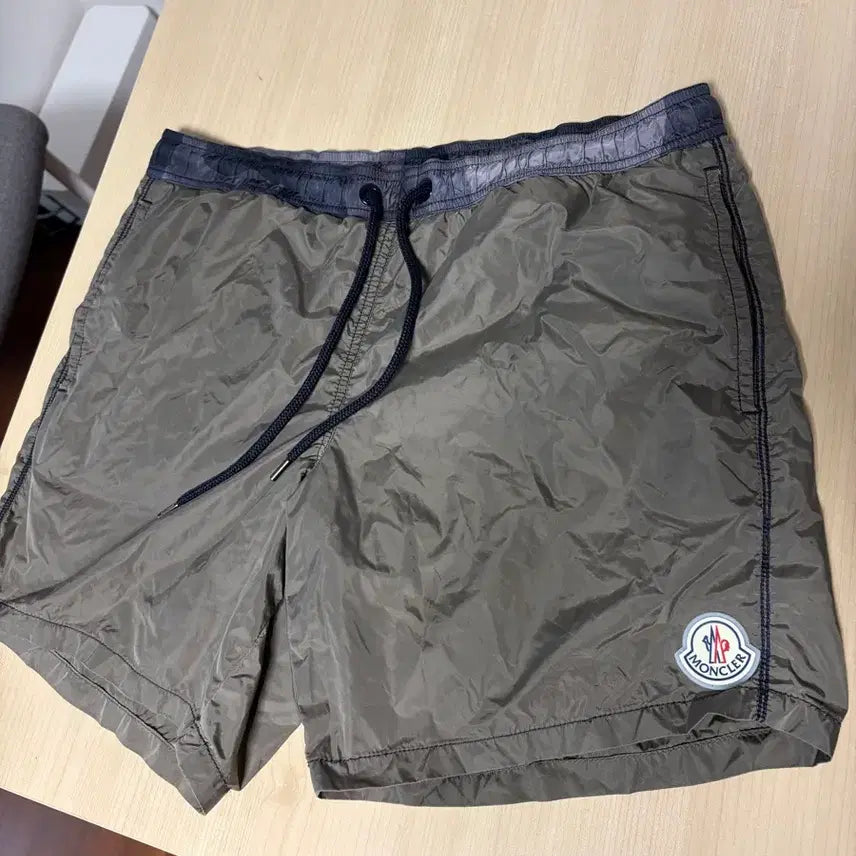 [BUNJANG] Moncler Men's Swim Trunks Khaki/Navy Size L / 몽클레어 남성 수영복 L