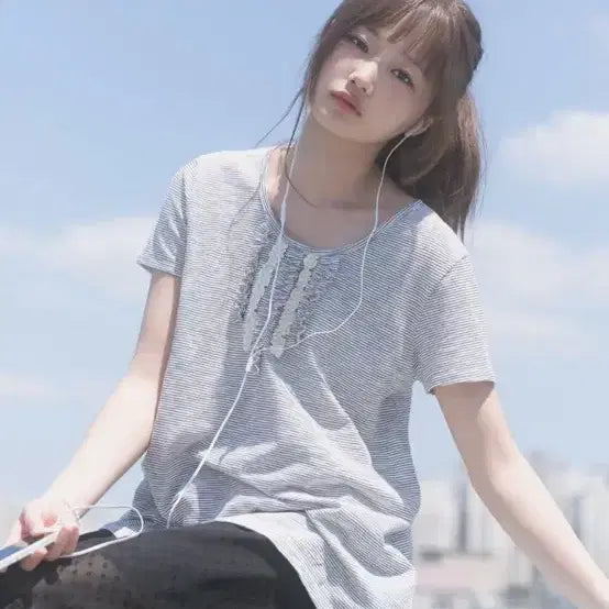 [BUNJANG] NAIEN Vintage Lace Stripe T-Shirt Black / 나이엔 빈티지 레이스 스트라이프 티셔츠 블랙