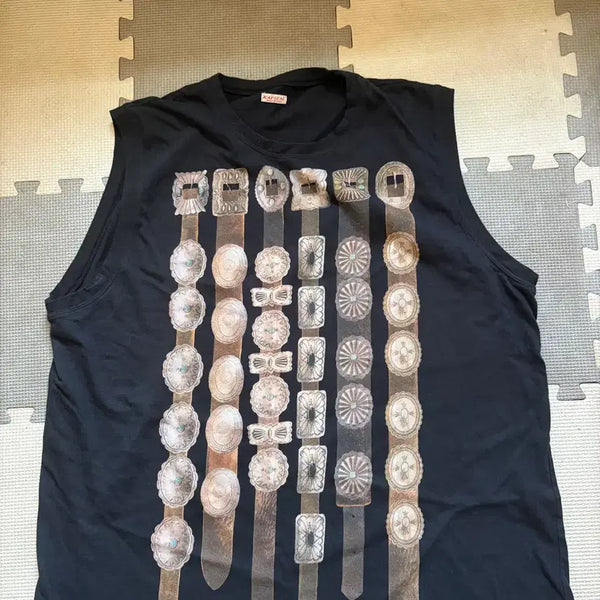 [BUNJANG] Capital Concho Sleeveless Top / 캐피탈 콘초 슬리브리스
