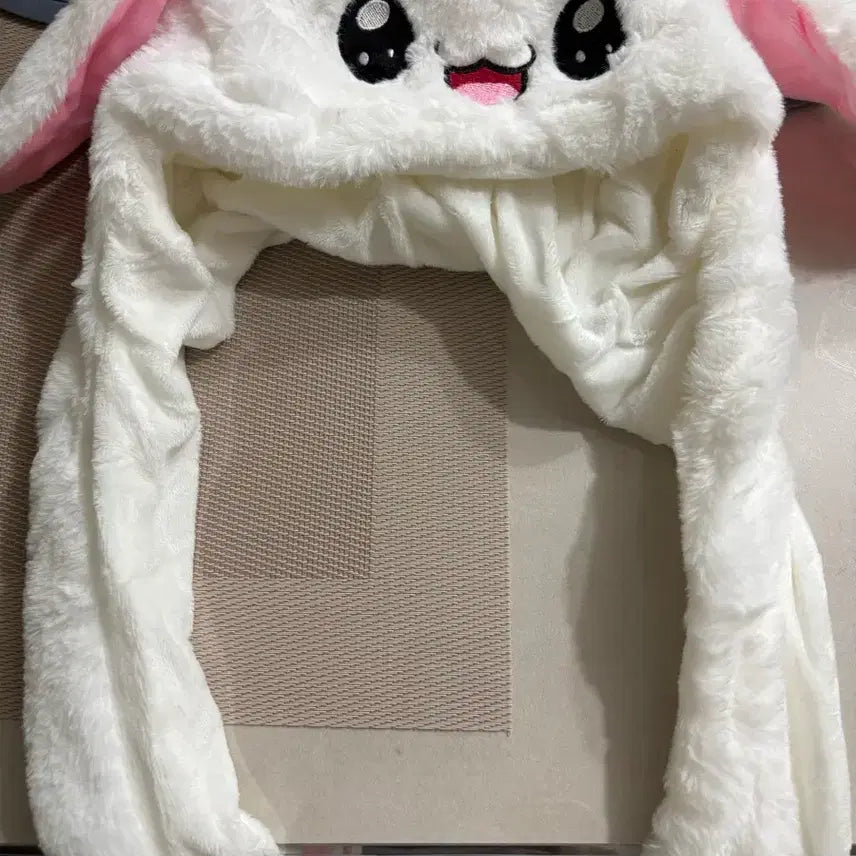 [BUNJANG] White Rabbit Ear Moving Hat / 토끼 귀 움직이는 모자 화이트