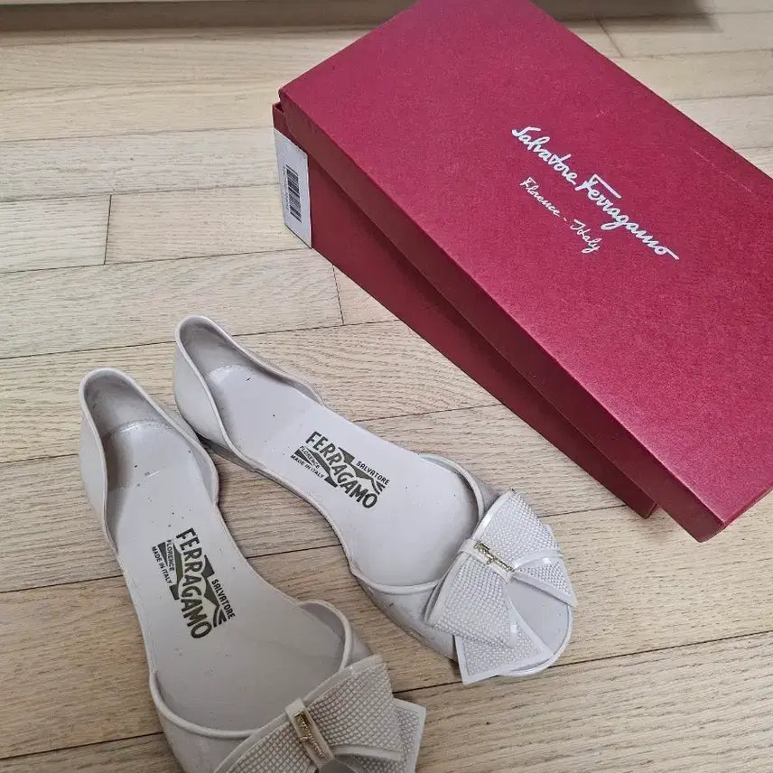 [BUNJANG] Salvatore Ferragamo Ribbon Jelly Shoes Size 7 / 페라가모 바다슈즈 젤리슈즈 리본 7