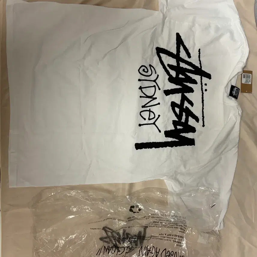 [BUNJANG] Stussy Sydney Graphic T-Shirt (M) / 스투시 시드니 반팔 새상품(M)