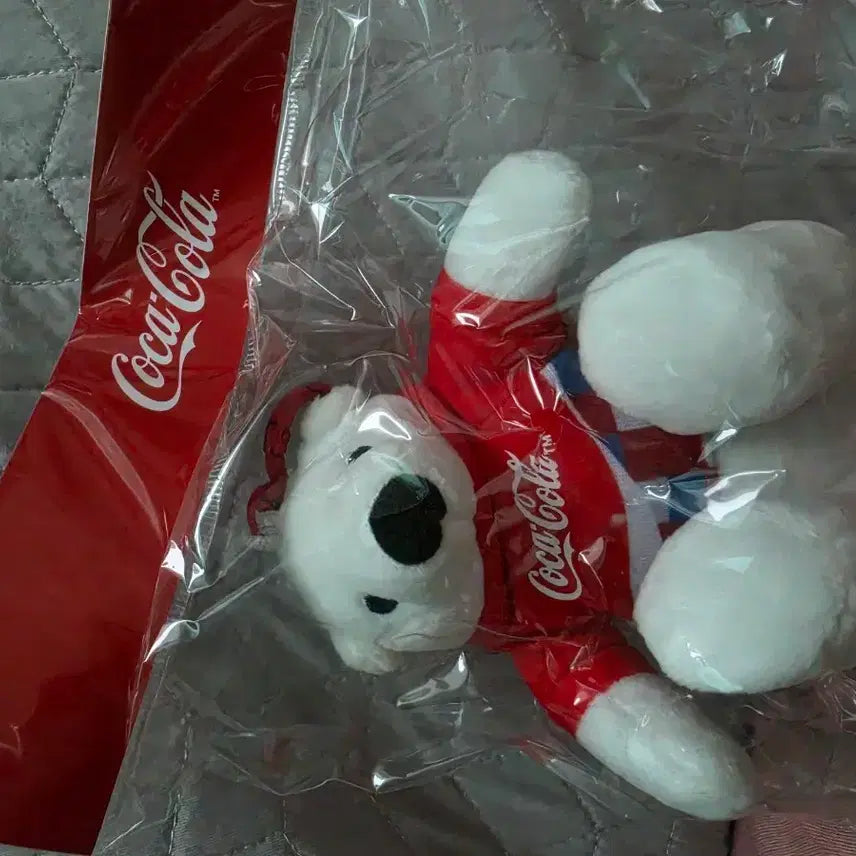 [BUNJANG] Coca-Cola Polar Bear Keychain (KOR) / 코카콜라 폴라베어 키링 (KOR)