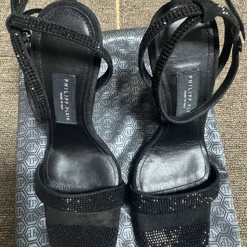 [BUNJANG] Philipp Plein Crystal Skull Strap Heeled Sandals / 필립플레인 새상품급 크리스탈 스컬 스트랩샌들 힐 (235~240)