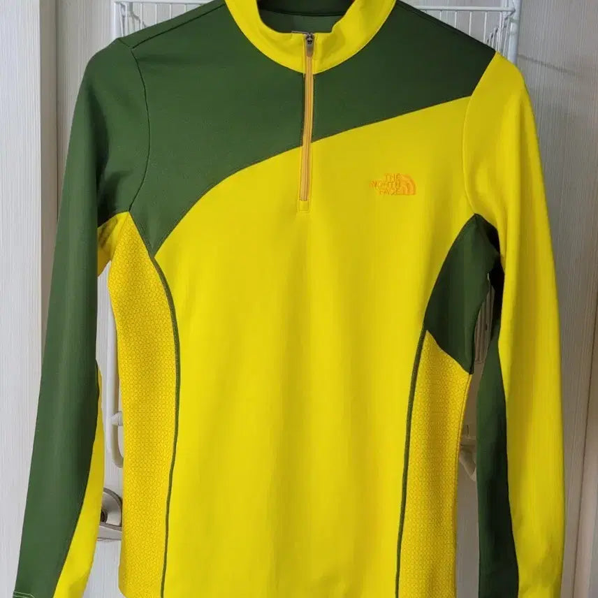 [BUNJANG] The North Face Women's Yellow & Green Half-Zip T-Shirt / 노스페이스 여성 옐로우&그린 반집업 티셔츠 90(L)