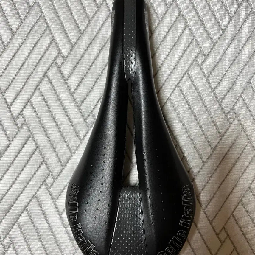 [BUNJANG] Selle Italia Novus Road Bike Titanium Rail Saddle / 셀레 이탈리아 NOVUS 로드자전거 티탄레일 안장