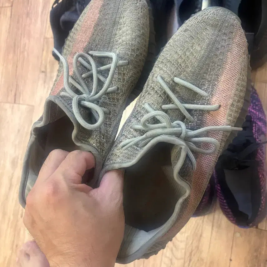 [BUNJANG] Adidas Yeezy Boost 350 V2 Shoes (Size 280) / 정품 아디다스 이지부스트 350 V2 280