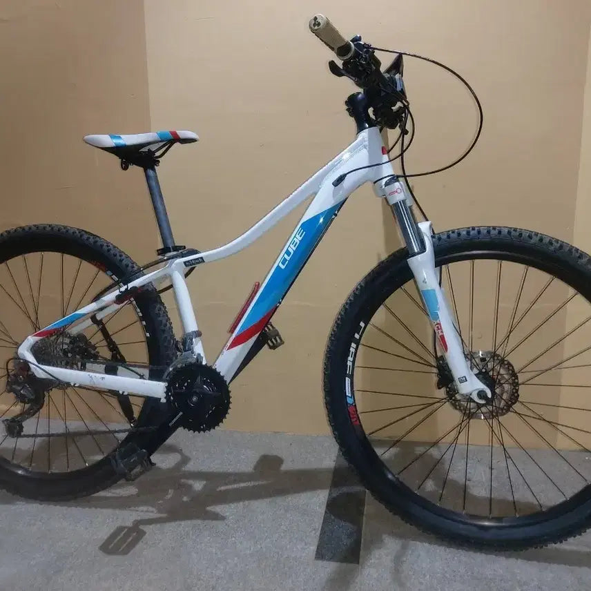 [BUNJANG] Cube Women's 27.5-inch MTB Bicycle / 큐브여성용MTB자전거27.5인치,27.5인치MTB자전거,중학생자전거,성인자전거,,고등학생자전거,매력적인색상의큐브MTB자전거