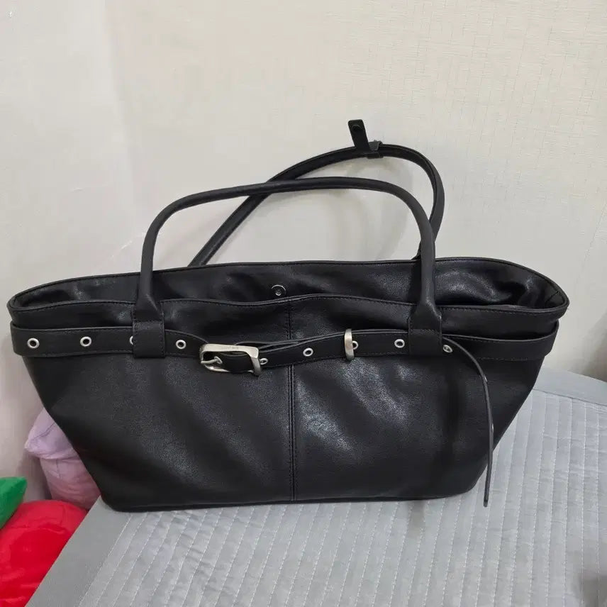 [BUNJANG] Yeomim Belted Shoulder Bag Black / 여밈 벨티드 숄더백