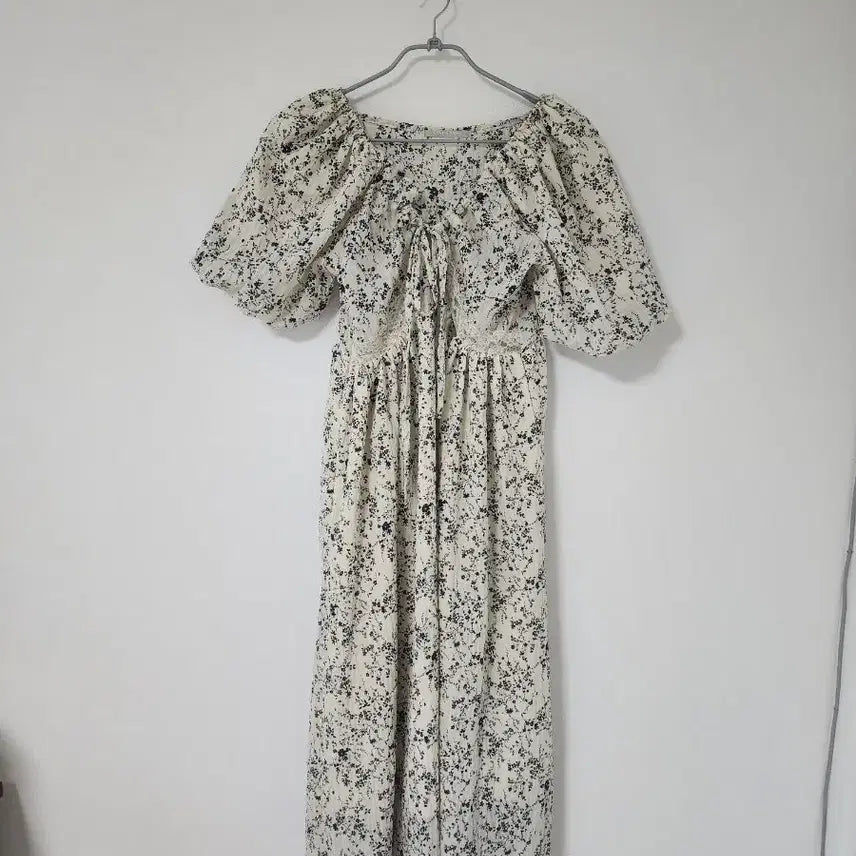[BUNJANG] Chiffon Maxi Dress with Small Floral Pattern / 잔꽃 패턴 쉬폰 맥시 원피스