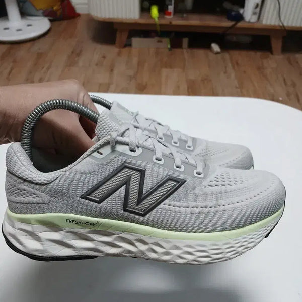 [BUNJANG] New Balance Fresh Foam Sneakers Gray 240 / 뉴발란스 프레쉬폼 운동화 그레이 240