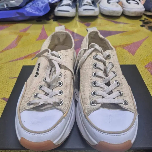[BUNJANG] Umbro Beige Canvas Sneakers / 245 엄브로 캔버스 스니커즈 베이지