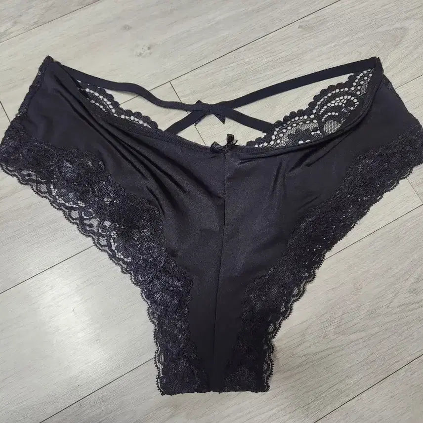 [BUNJANG] Aimée épée Women's Lace Thong (Medium Size) / 스페셜 여성 티팬티(에메필)- 중고