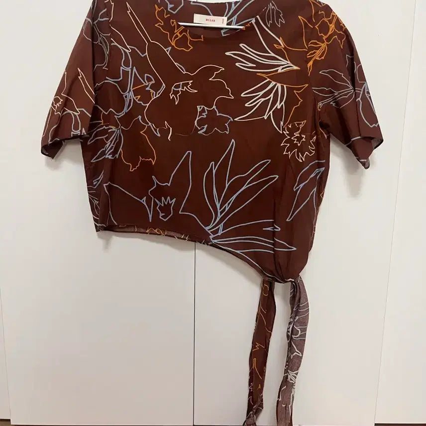 [BUNJANG] Brown Flower Pattern Wrap Blouse / (새상품) 브라운 플라워 패턴 랩 블라우스